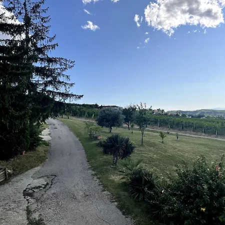 Langhe Da Cartolina Lägenhet